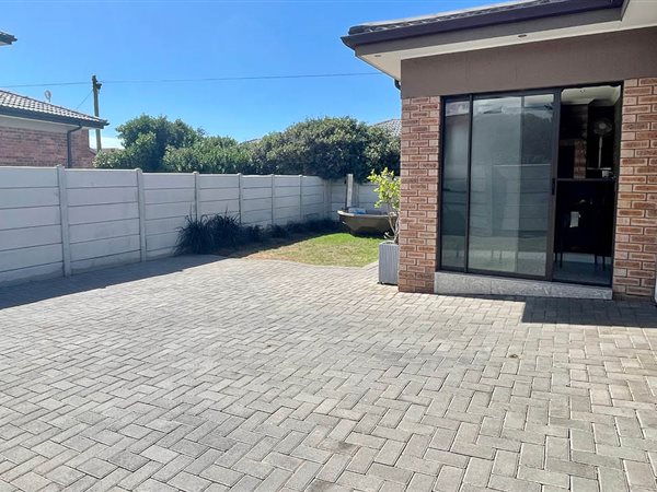 3 Bedroom Property for Sale in Fraaiuitsig Western Cape